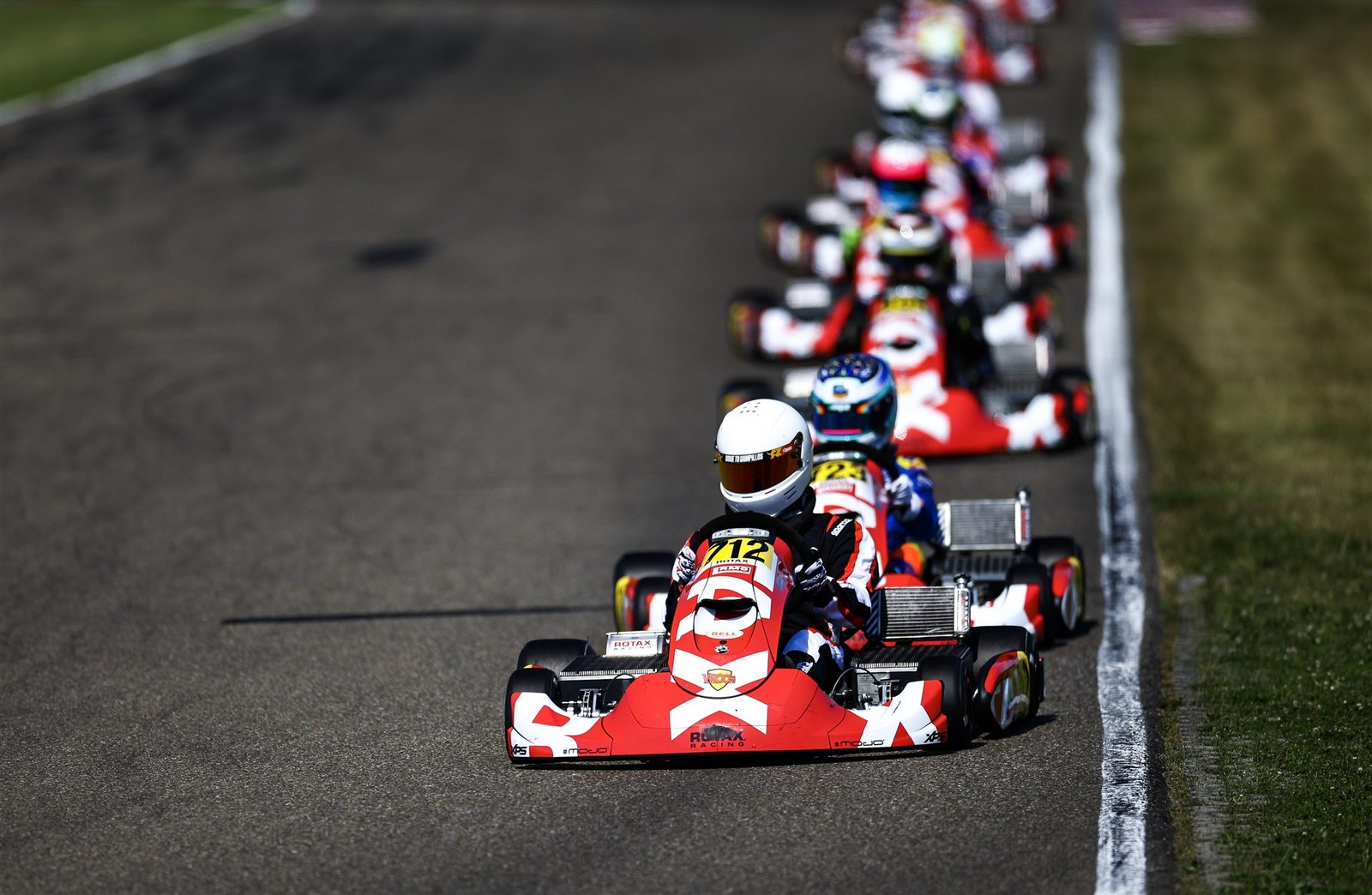 Lucas Santos leading a karting race