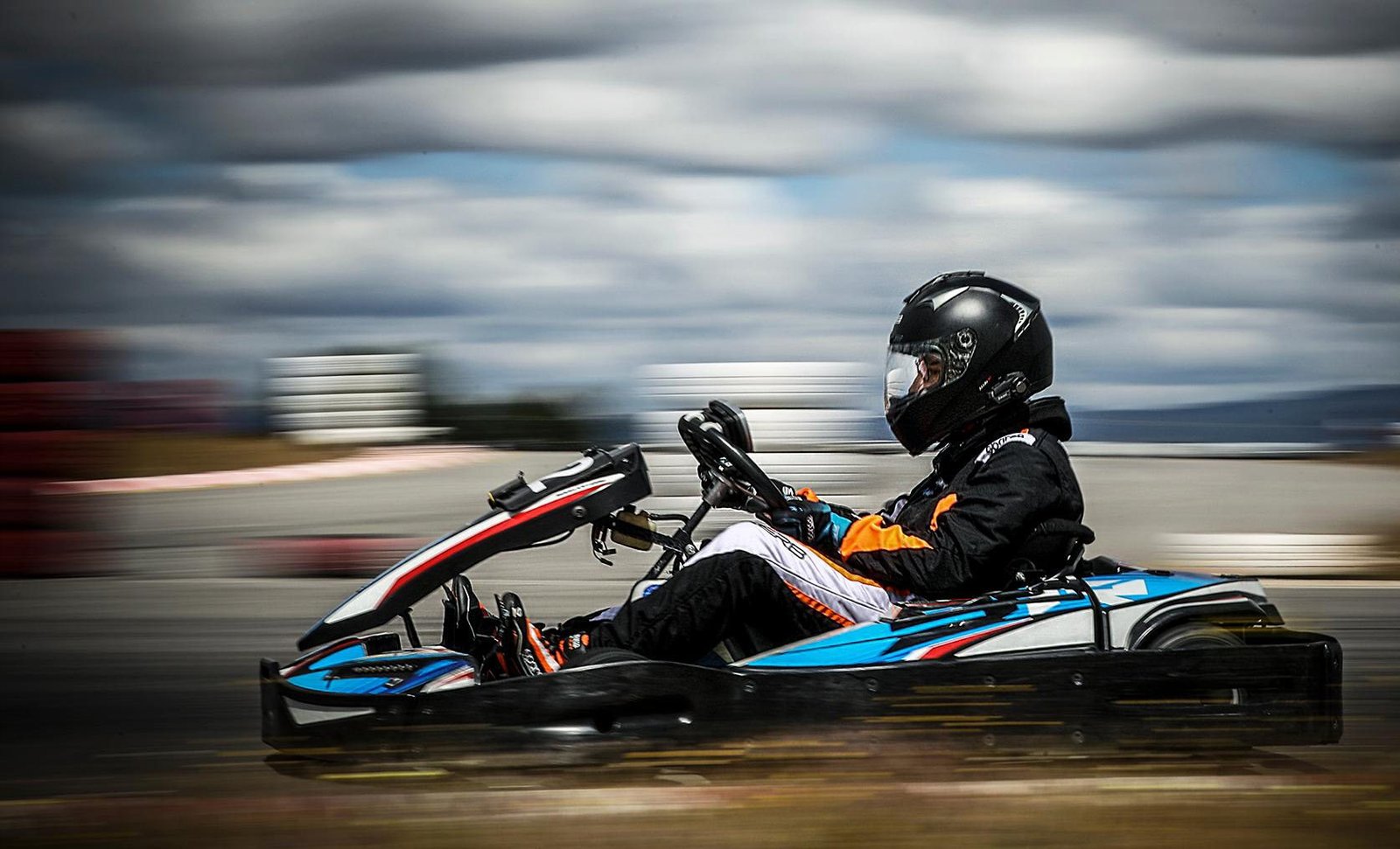 Lucas Santos racing in wet conditions